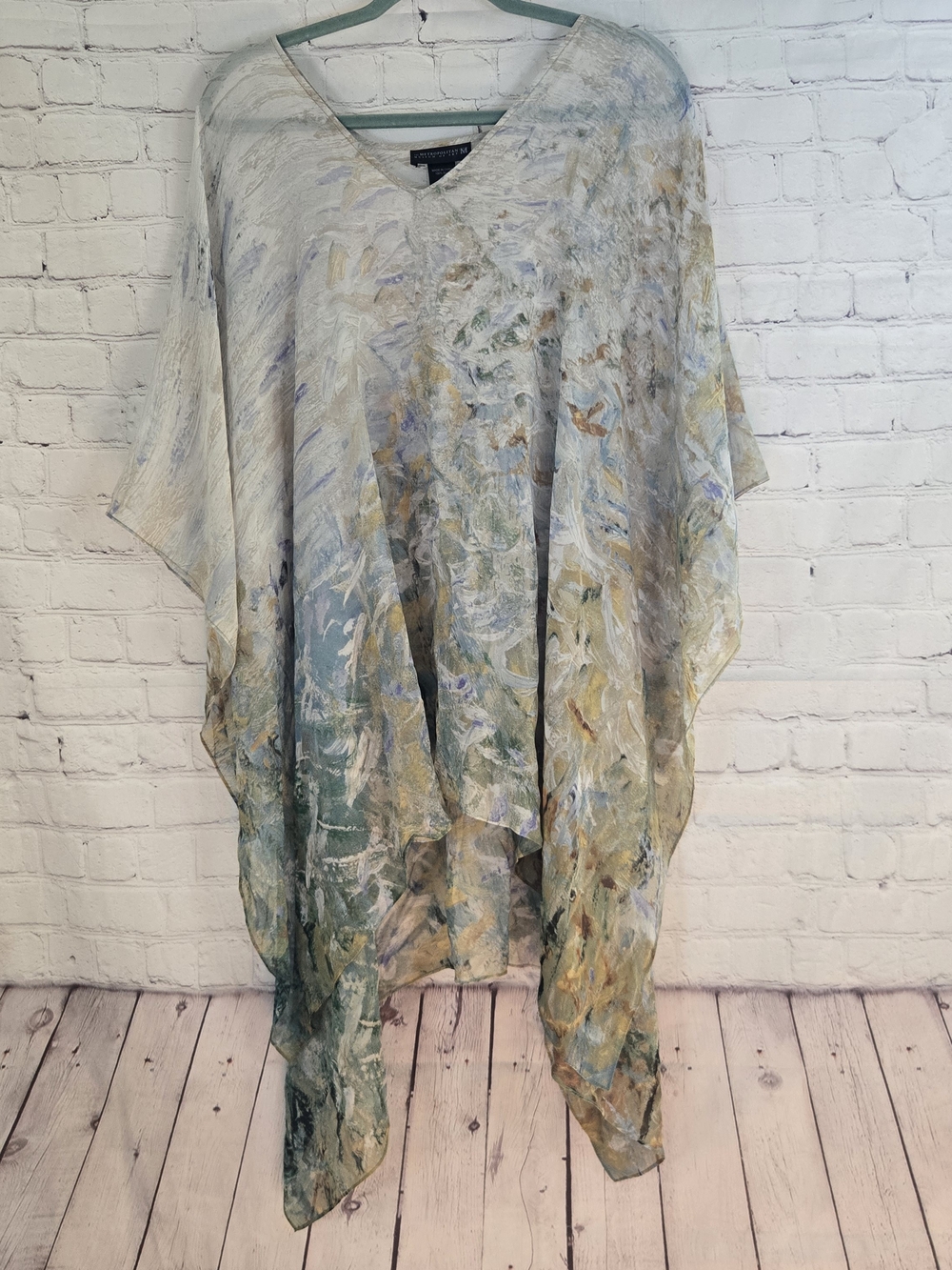 The metropolitan museum of art 100% silk Abstract Floral poncho art to wear OS